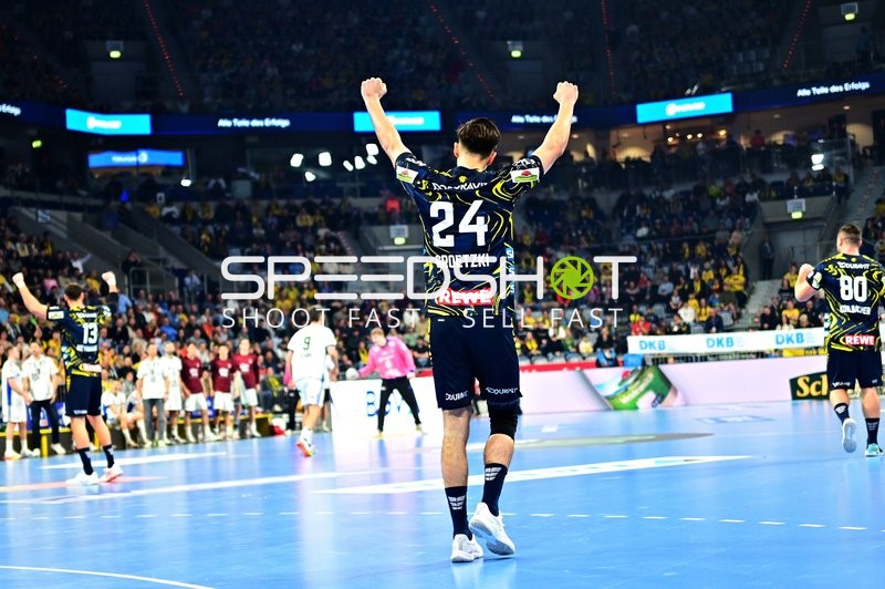 Patrick Groetzki (24; Rhein Neckar Löwen) jubelt mit Teamkollegen