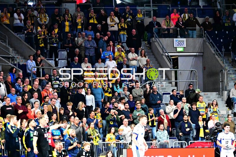 Szene mit Patrick Groetzki (24; Rhein Neckar Löwen) und Kaj Geenen (5; HSV Hamburg)