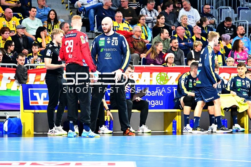 Szene mit Mike Jensen (20; Rhein Neckar Löwen) und Teamkollegen