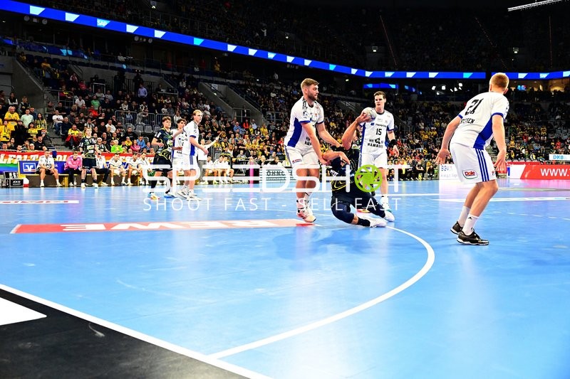 Dominik Axmann (15; HSV Hamburg) und Oliver Norlyk (5; HSV Hamburg) in Aktion