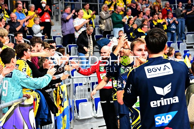 Fans applaudieren in der SAP Arena