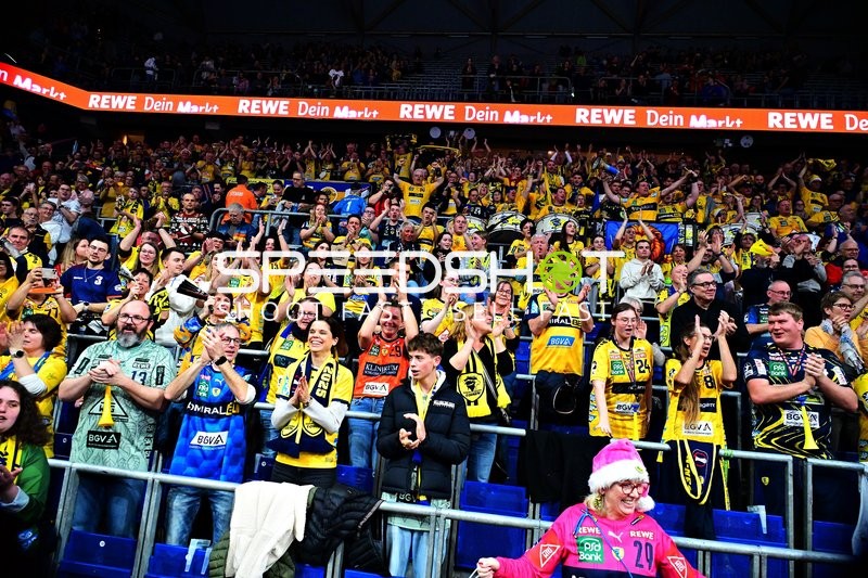 Fans in der Sap Arena feiern