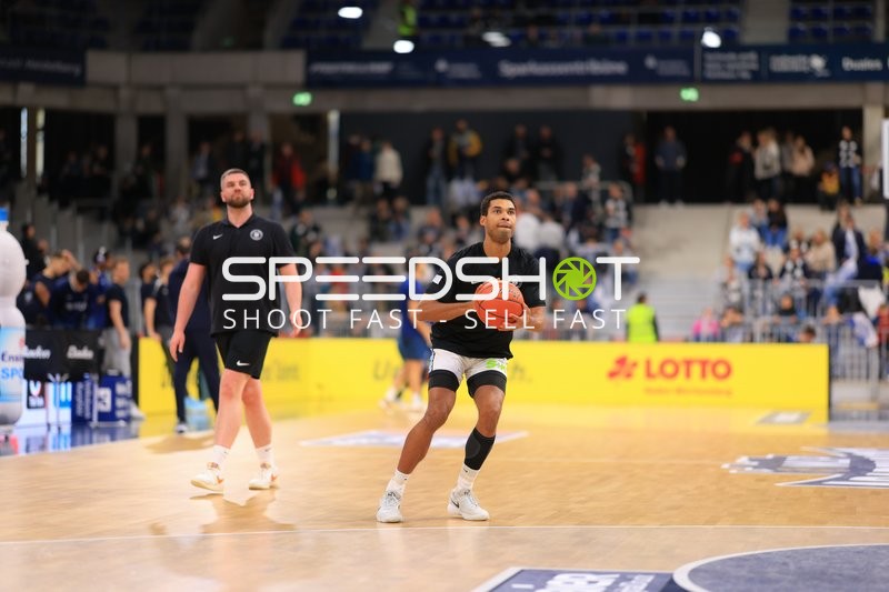 Stanley Witt (998; Veolia Towers Hamburg) und Kenneth Ogbe (25; Veolia Towers Hamburg) in Aktion