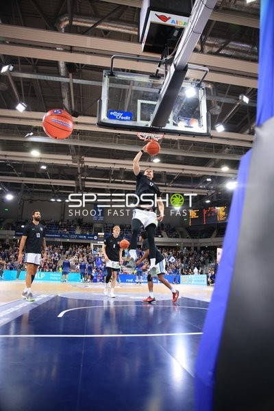 17; MLP Academics Heidelberg mit Wurf zum Korb