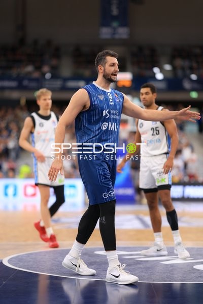 Paul Zipser (9; MLP Academics Heidelberg) auf dem Spielfeld