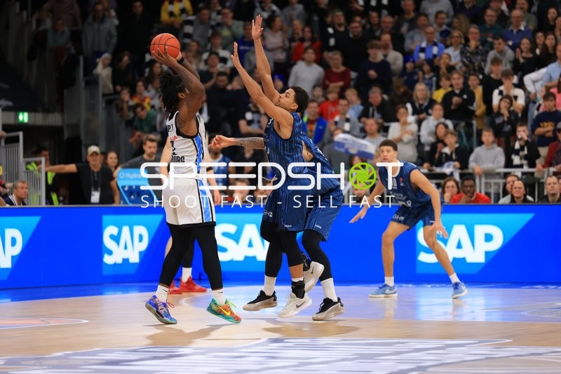 Kevin McClain (3; MLP Academics Heidelberg) und Samuell Williamson (10; MLP Academics Heidelberg) in Aktion