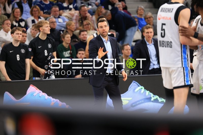 Szene mit Benka Barloschky (999; Veolia Towers Hamburg) und Spielern