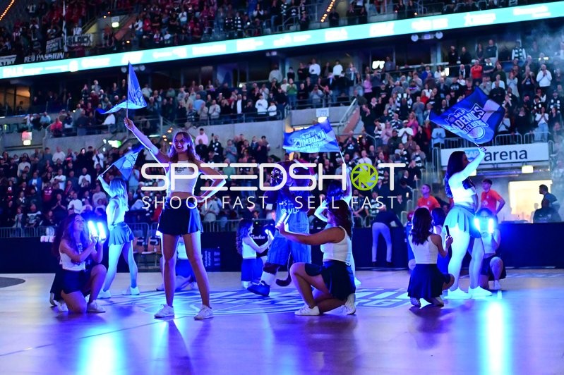 Cheerleader-Performance in der SAP-Arena