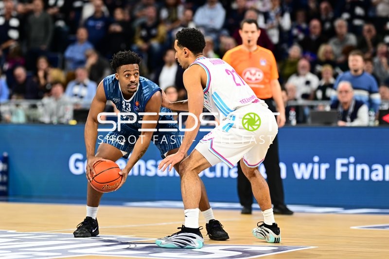 Spielaktion mit Eric Reed Jr. (43; MLP Academics Heidelberg)