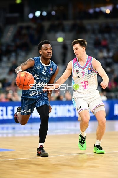 Spielaktion mit DJ Horne (0; MLP Academics Heidelberg)