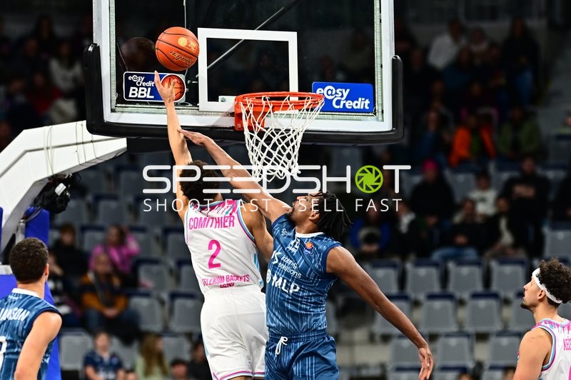 Spielaktion mit Osun Osunniyi (12; MLP Academics Heidelberg)