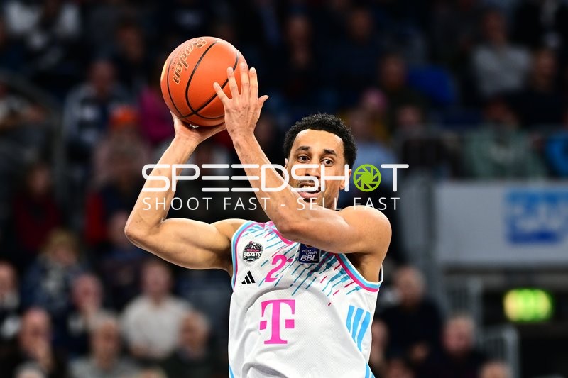 Joel Aminu (21; Telekom Baskets Bonn) in Aktion