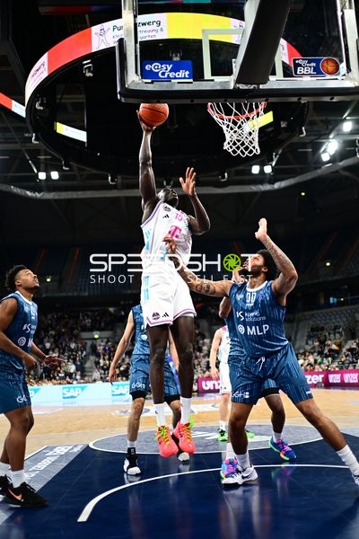 Spielaktion mit Eric Reed Jr. (43; MLP Academics Heidelberg)