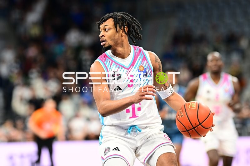 Spielaktion mit Zachery Cooks (3; Telekom Baskets Bonn)