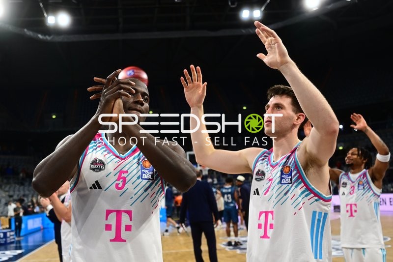 Szene mit Grayson Murphy (7; Telekom Baskets Bonn) und Zachery Cooks (3; Telekom Baskets Bonn)