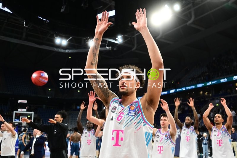 Spielaktion mit Michael Kessens (6; Telekom Baskets Bonn) und Teamkollegen