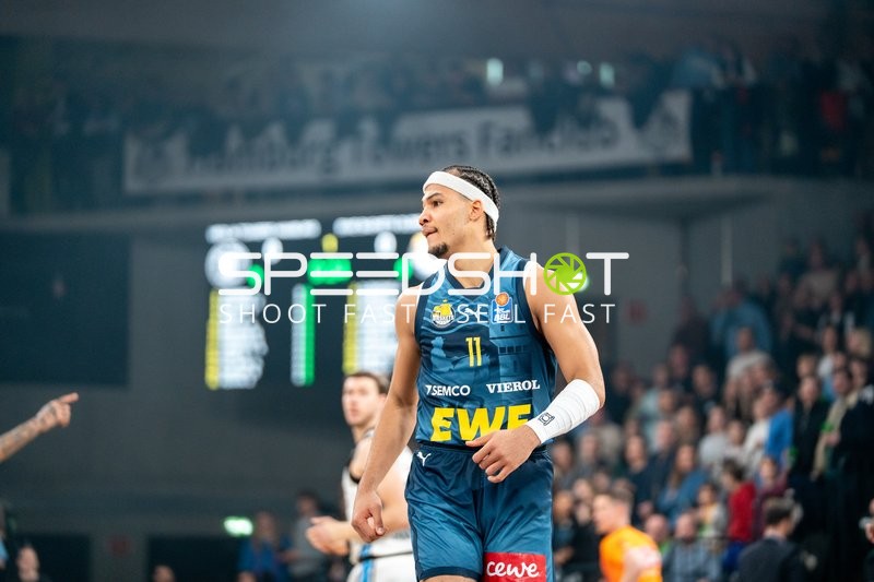 Nicholas Tischler (11; EWE Baskets Oldenburg) in Aktion