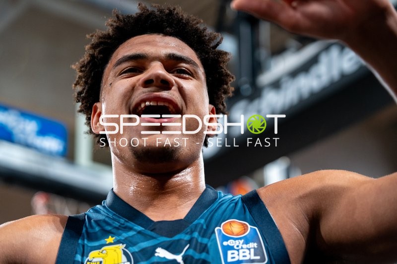 Kyle Lofton (0; EWE Baskets Oldenburg) in Aktion