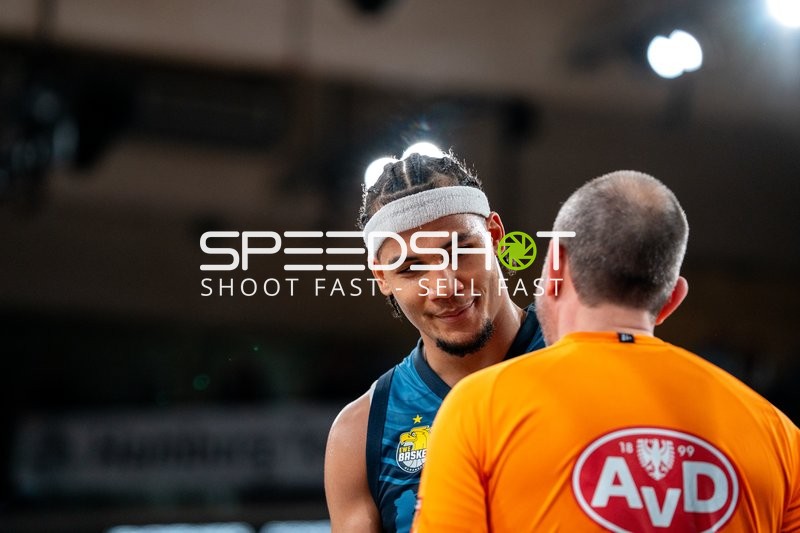 Szene mit Nicholas Tischler (11; EWE Baskets Oldenburg)