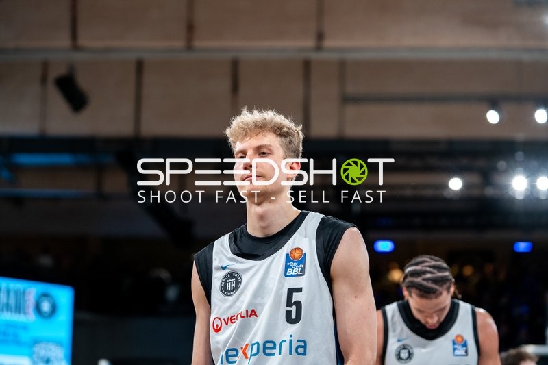 Szene mit Zsombor Maronka (5; Veolia Towers Hamburg)