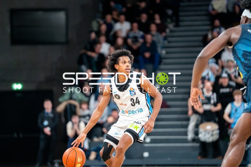 Ross Williams (34; Veolia Towers Hamburg) in Aktion