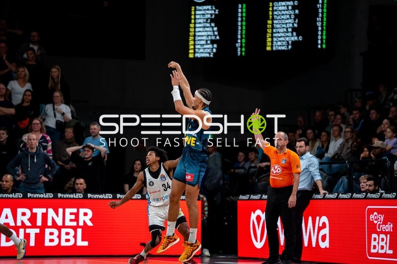 Szene mit Ross Williams (34; Veolia Towers Hamburg) und Martin Breunig (13; Veolia Towers Hamburg)