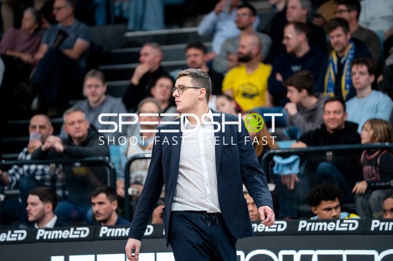 Szene mit Lazar Spasic (997; EWE Baskets Oldenburg) und Franjo Borchers (998; EWE Baskets Oldenburg)