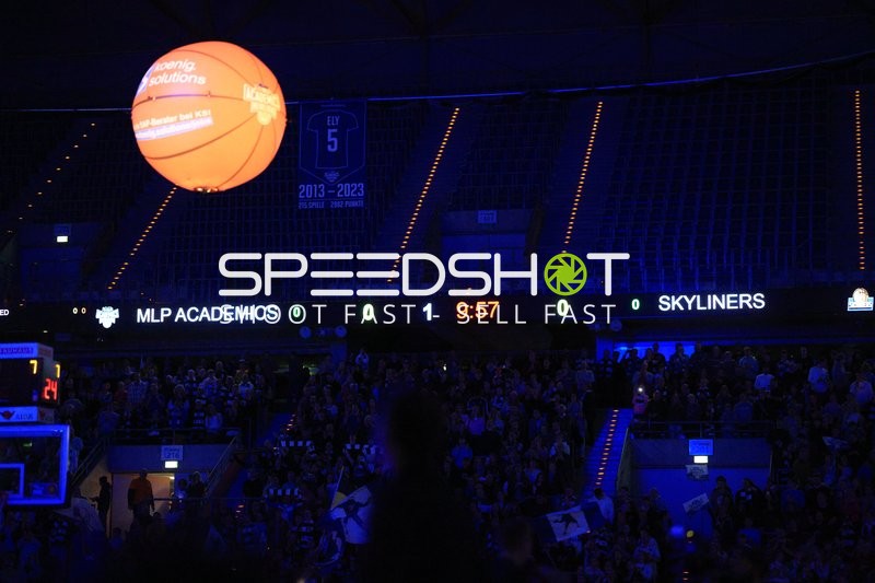 Stadion-Szene im SNP-Dome