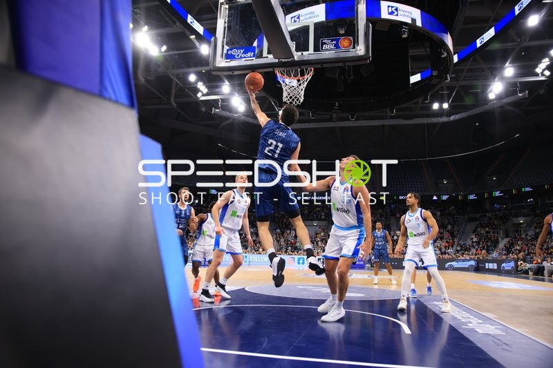 Spielaktion mit Mateo Seric (21; MLP Academics Heidelberg) und Paul Zipser (9; MLP Academics Heidelberg)