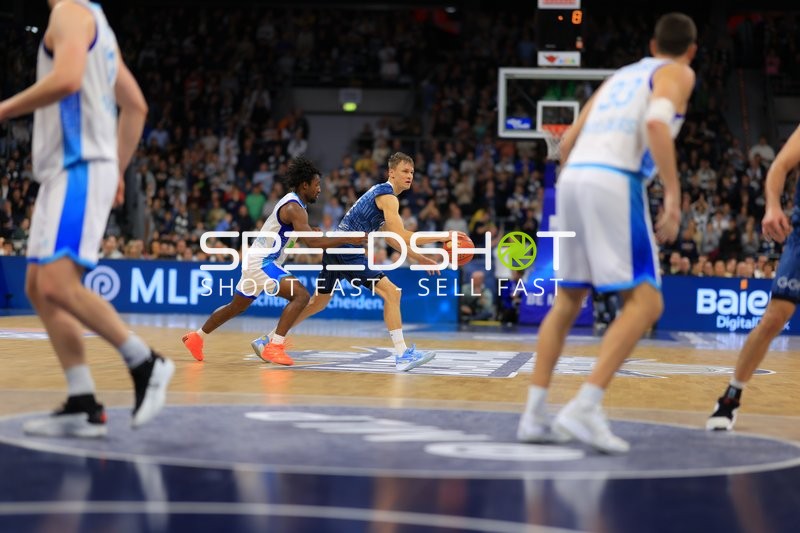 Spielaktion mit Niklas Würzner (2; MLP Academics Heidelberg)