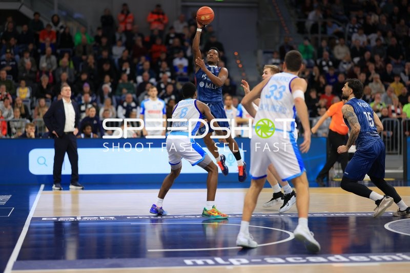 DJ Horne (0; MLP Academics Heidelberg) mit Wurfbewegung