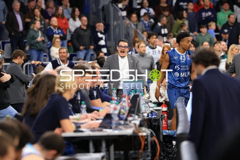 Szene mit Eric Reed Jr. (43; MLP Academics Heidelberg), Carlo Finetti (998; MLP Academics Heidelberg) und Dr. med. Markus Weber (812; MLP Academics Heidelberg)