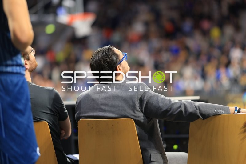 Offizielle am Spielfeldrand