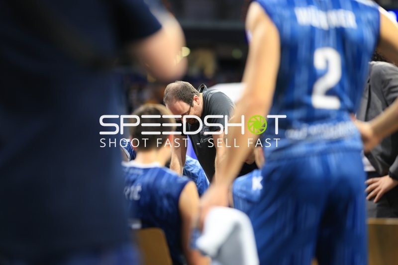 Niklas Würzner (2; MLP Academics Heidelberg) und Erol Ersek (11; MLP Academics Heidelberg) in der Spielpause