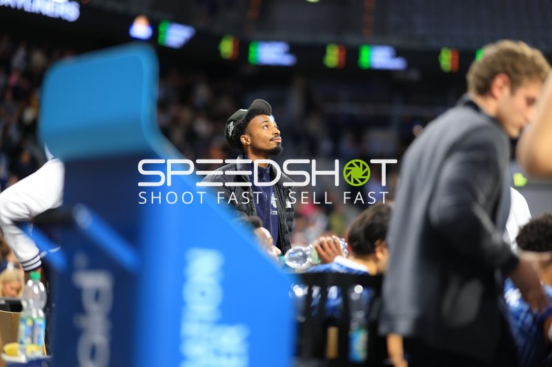 Michael Weathers (20; MLP Academics Heidelberg) am Spielfeldrand