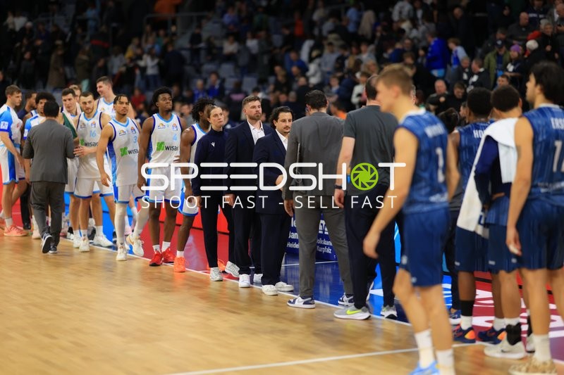 Szene mit Jacob Knauf (25; Frankfurt Skyliners) und Teamkollegen