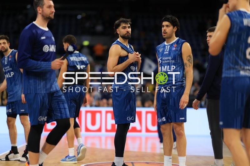 Szene mit Paul Zipser (9; MLP Academics Heidelberg) und Teamkollegen