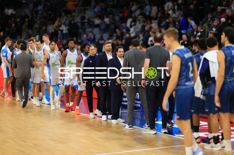 Szene mit Jacob Knauf (25; Frankfurt Skyliners) und Teamkollegen