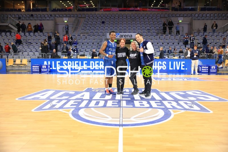 Szene mit DJ Horne (0; MLP Academics Heidelberg) auf dem Spielfeld