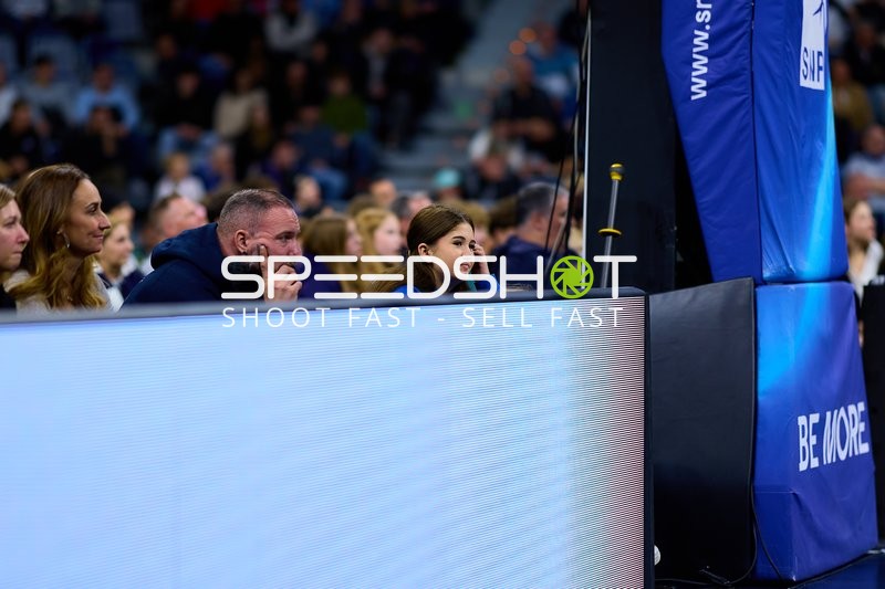 Basketball-Szene mit Zuschauern