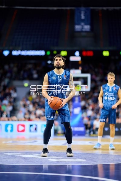 Marcel Keßen (15; MLP Academics Heidelberg) mit Ball in Aktion