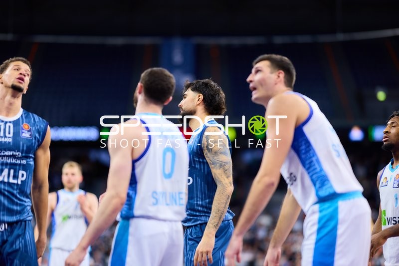 Samuell Williamson (10; MLP Academics Heidelberg) und Marcel Keßen (15; MLP Academics Heidelberg) in Aktion