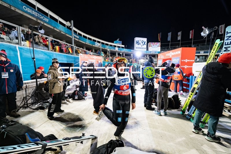 Startnummer 6 bei Two-Nights Tour Skispringen Damen