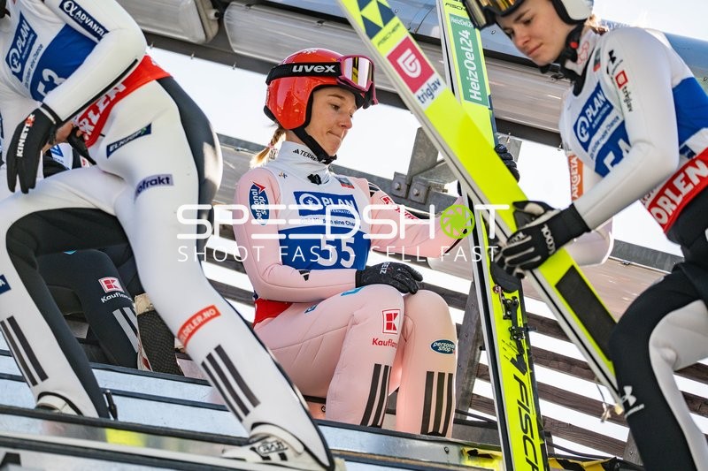 Startnummer 55 bei Two-Nights Tour Skispringen Damen