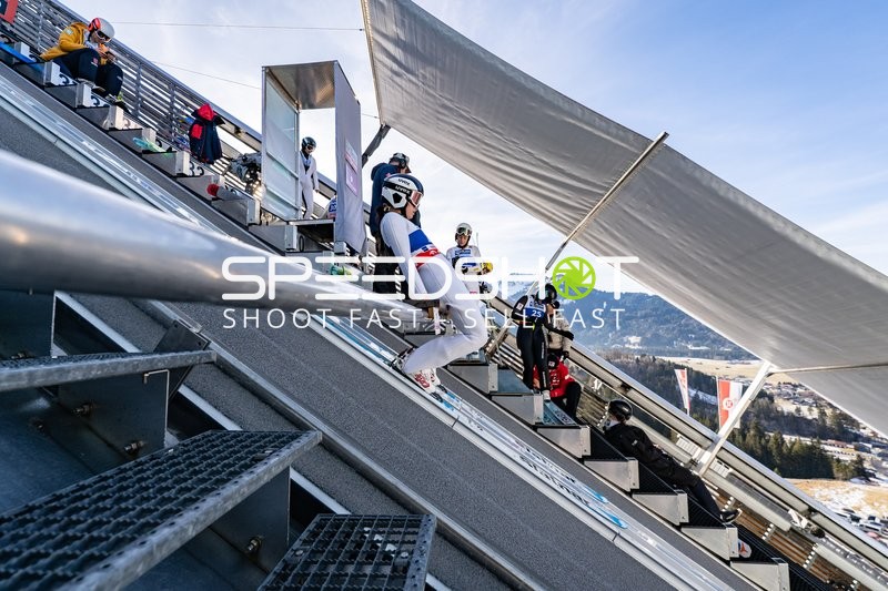 Two-Nights Tour Skispringen Damen Startvorbereitung