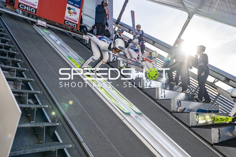 Skispringerin startet in Oberstdorf