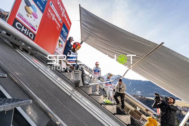 Two-Nights Tour Skispringen Damen Start