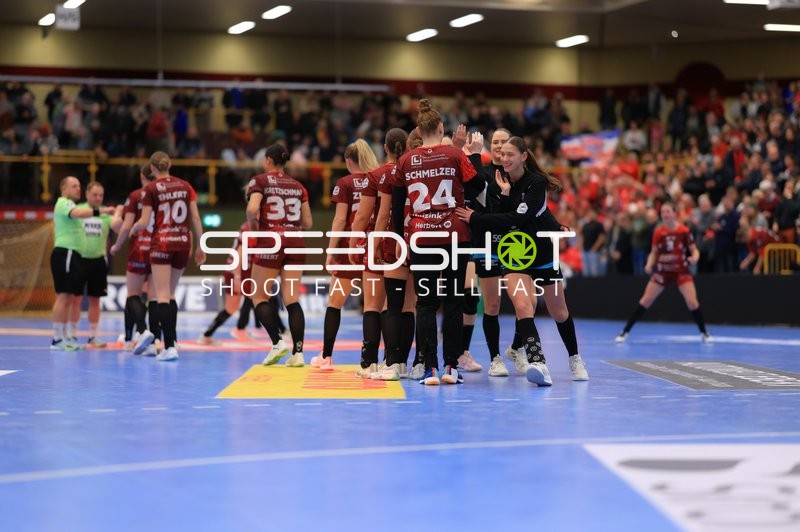 Szene mit Csenge Kuczora (59; Thüringer HC) und Dilayla Alarslan (38; Thüringer HC)