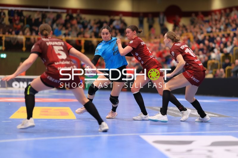 Szene mit Lena Sophia Degenhardt (8; HSG Bensheim/Auerbach) und Matilda Ehlert (10; HSG Bensheim/Auerbach)