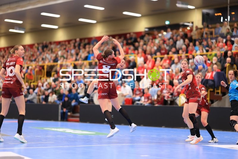 Szene mit Matilda Ehlert (10; HSG Bensheim/Auerbach) und Luca Farago (19; Thüringer HC)